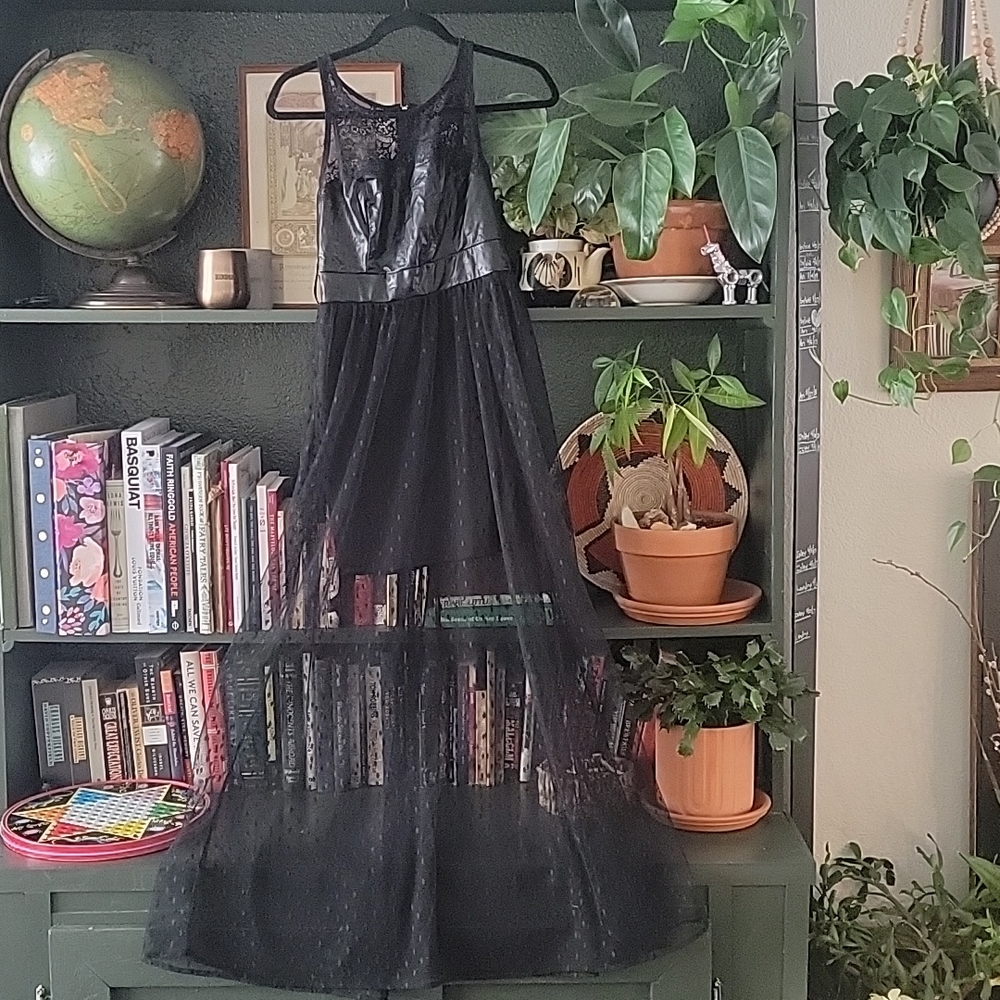 Black size 5 lace and leather women's dress